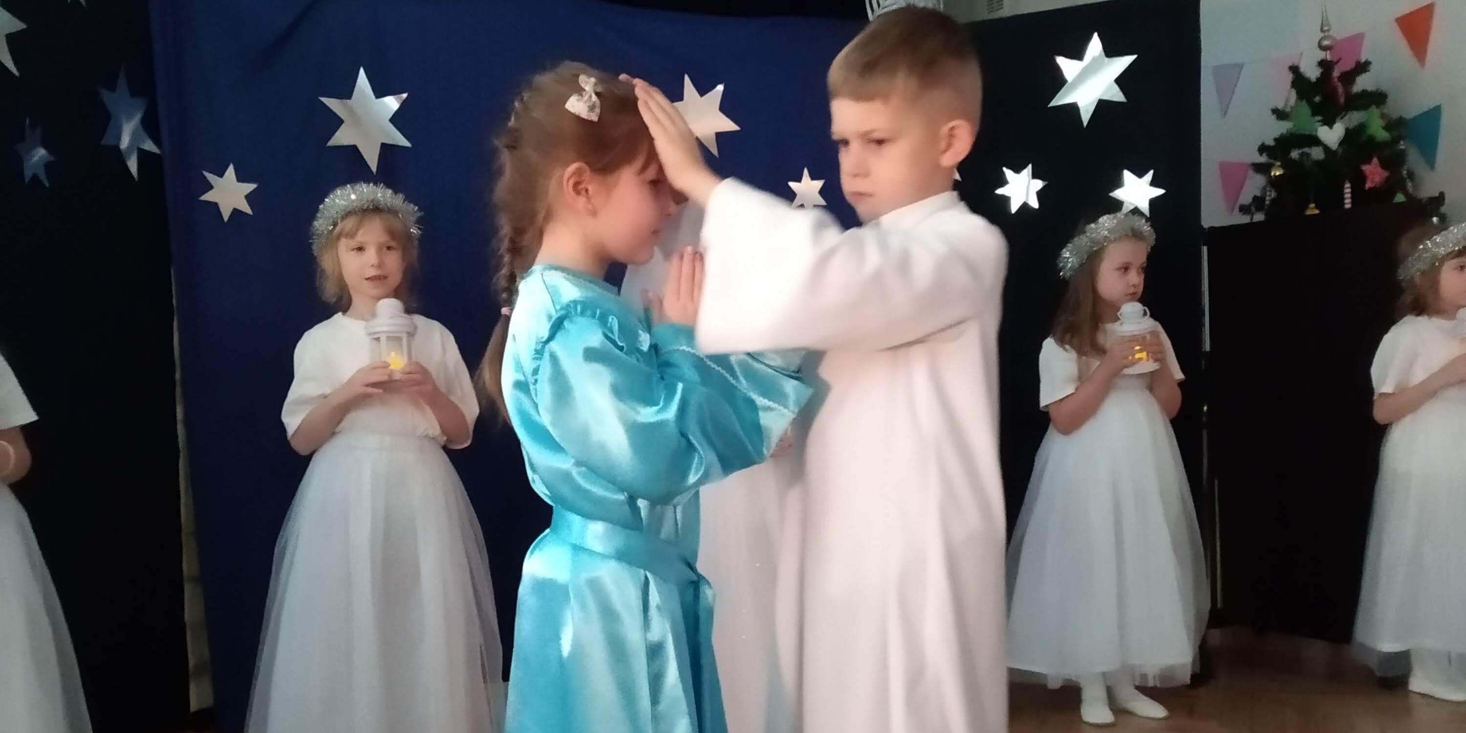 Maryja wśród aniołów