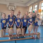 Drużyna sportowa Przedszkola Samorządowego Nr 43 na podium
